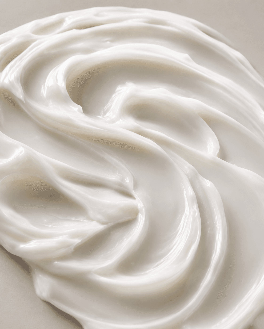 Textura de creme branco sobre superfície clara
